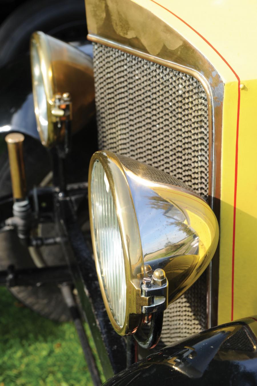 Детали экстерьера Stanley Model 735 Steam Touring 1918 года  (фото 2 из 9)